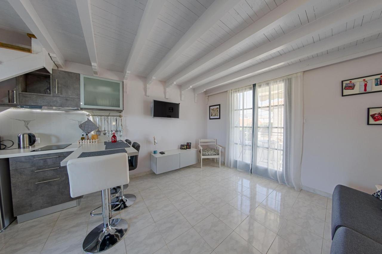 Irida Apartahotel *